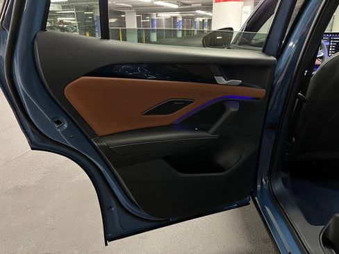 Certified 2025 Volkswagen Tiguan SEL R-Line image 21