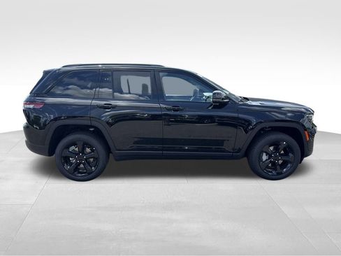 New 2025 Jeep Grand Cherokee Limited w/ Black Appearance Package image 6