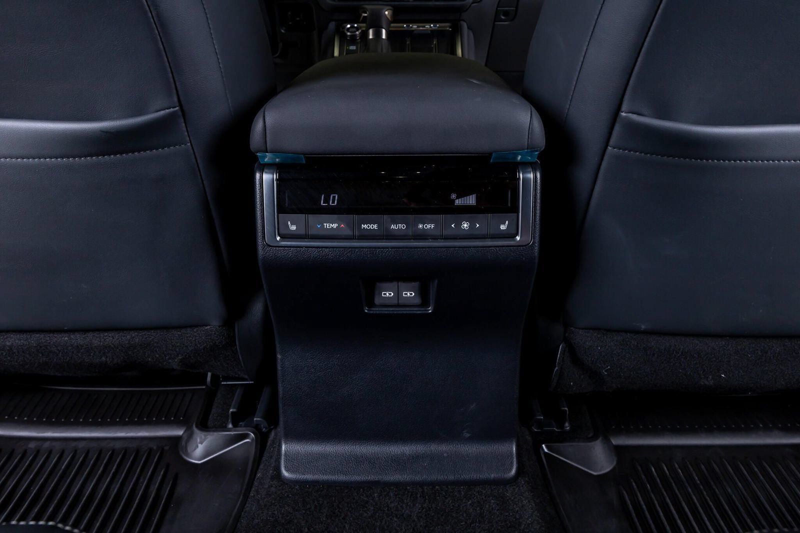 Used 2026 Lexus GX 550 w/ Accessory Package (2T) AWD/4WD image 32
