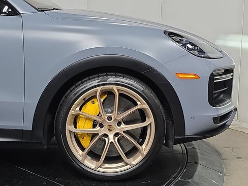 Certified 2023 Porsche Cayenne Turbo GT AWD/4WD image 11