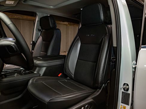 Used 2025 GMC Sierra 3500 Denali w/ Denali Reserve Package image 24