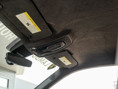 Used 2025 Lamborghini Urus SE image 25