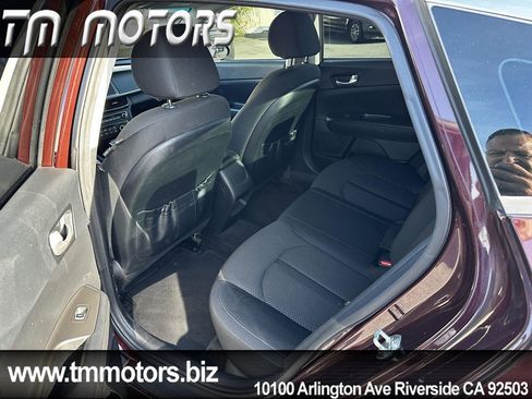 Used 2018 Kia Optima LX w/ 17" Alloy Wheels Package image 9