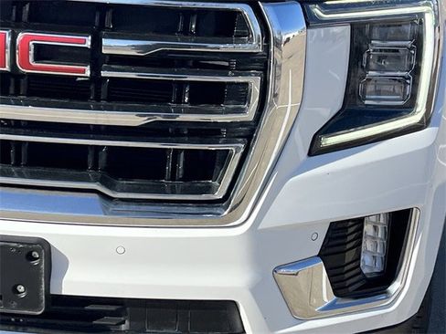 Used 2022 GMC Yukon SLT w/ SLT Premium Package image 9