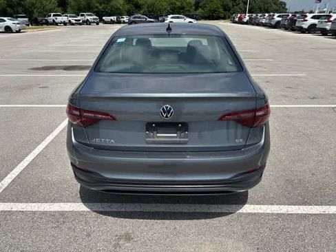 Used 2024 Volkswagen Jetta SE FWD image 4