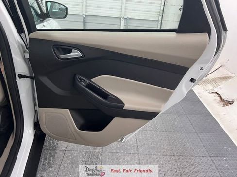 Used 2015 Ford Focus SE FWD image 30