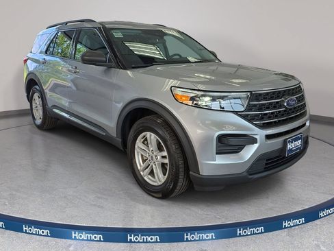Used 2023 Ford Explorer XLT AWD/4WD image 4