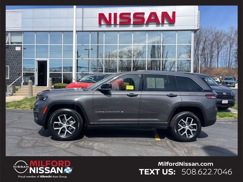 Used 2023 Jeep Grand Cherokee Limited AWD/4WD image 2