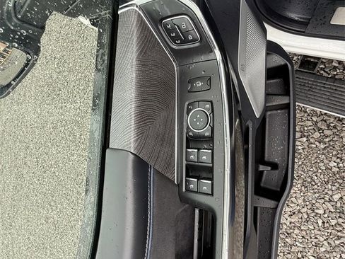 Used 2025 Ford F350 Platinum w/ FX4 Off-Road Package image 25