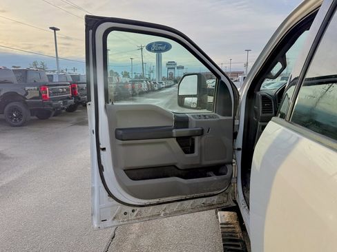 Used 2019 Ford F250 XLT w/ Snow Plow Prep Package image 12