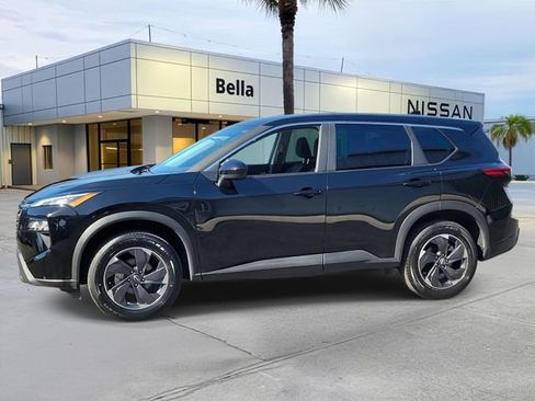 Used 2025 Nissan Rogue SV FWD image 2
