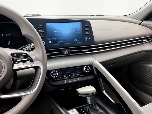 Used 2023 Hyundai Elantra SEL image 6