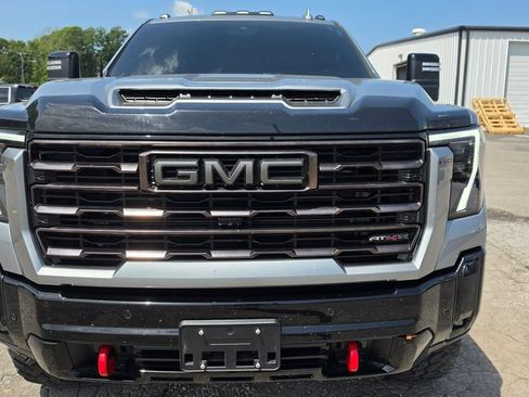 Used 2025 GMC Sierra 2500 AT4X AWD/4WD image 2
