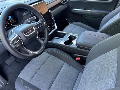 Used 2025 GMC Acadia Elevation image 10