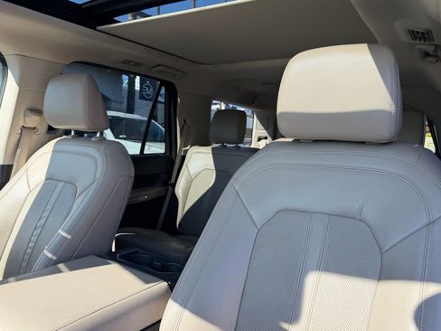 Used 2023 Ford Expedition Limited image 18