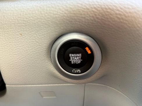 Used 2022 Chrysler Pacifica Touring-L w/ Uconnect Theater Family Group FWD image 25