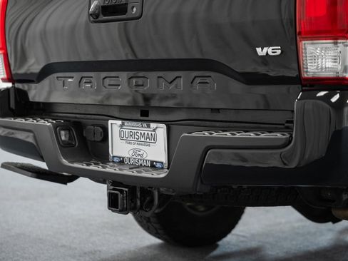 Used 2017 Toyota Tacoma TRD Off-Road w/ Tow Package (A/T) image 10