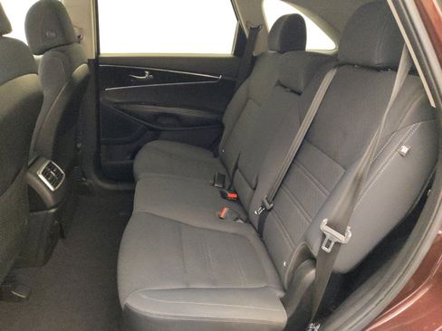 Used 2017 Kia Sorento LX image 18