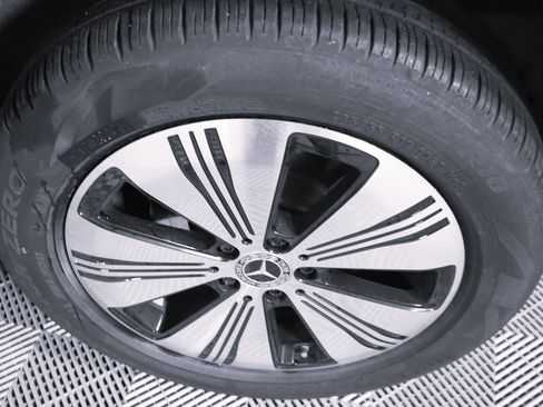 Used 2023 Mercedes-Benz EQB 300 4MATIC image 7