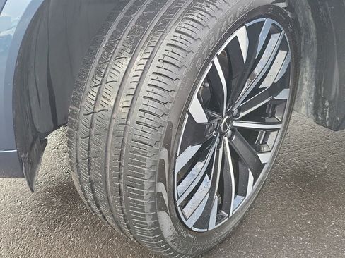 Used 2025 Volvo XC90 B6 Plus image 11