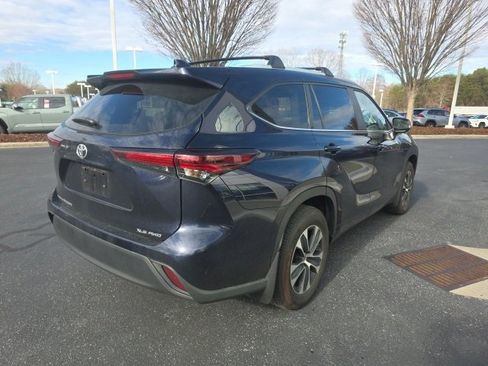 Used 2024 Toyota Highlander XLE image 8