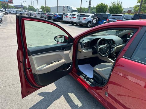 Used 2017 Hyundai Elantra SE w/ Cargo Package FWD image 15