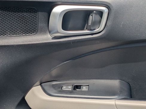 Used 2025 Hyundai Venue SEL FWD image 28