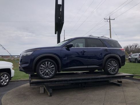 Used 2024 Nissan Pathfinder SL w/ SL Premium Package image 11