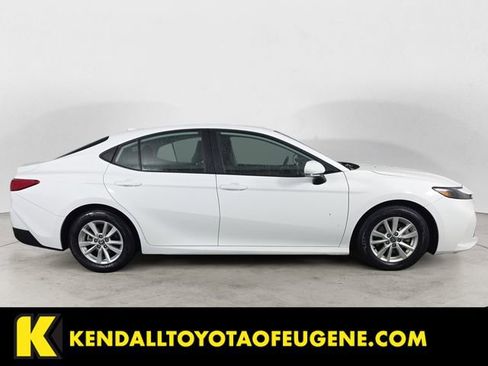 Used 2025 Toyota Camry LE image 6