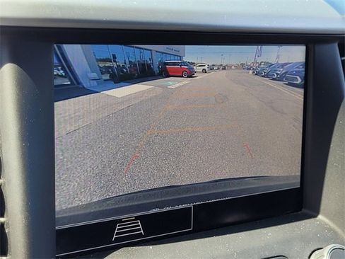 Used 2022 GMC Acadia SLE image 16