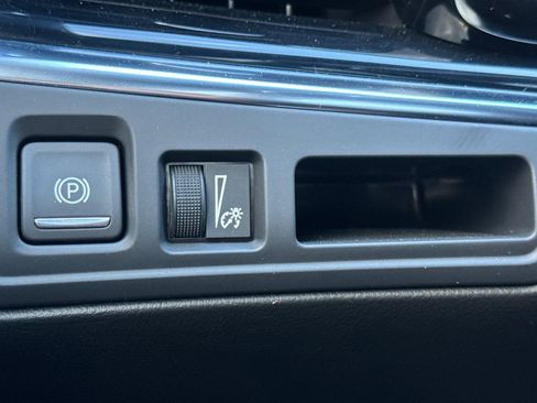 Used 2025 Cadillac XT6 Luxury image 38