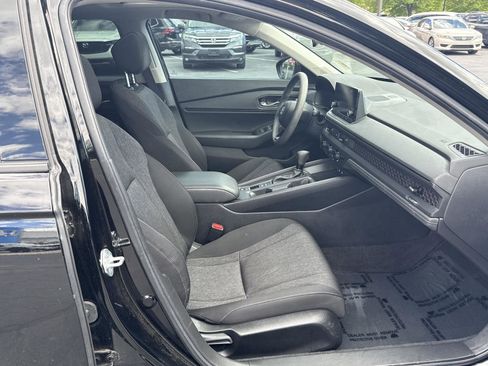Used 2023 Honda Accord EX image 31