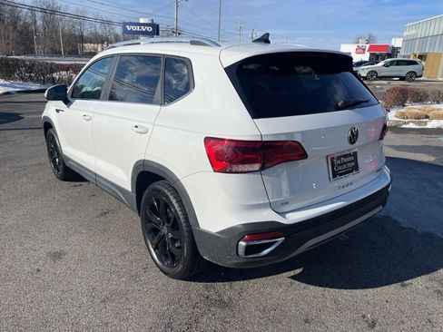 Certified 2023 Volkswagen Taos SE w/ Panoramic Sunroof Package image 2