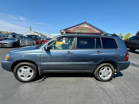 Used 2007 Toyota Highlander 4WD V6 w/ 3rd Row image 2