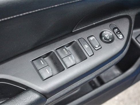 Used 2018 Honda Civic Touring image 28