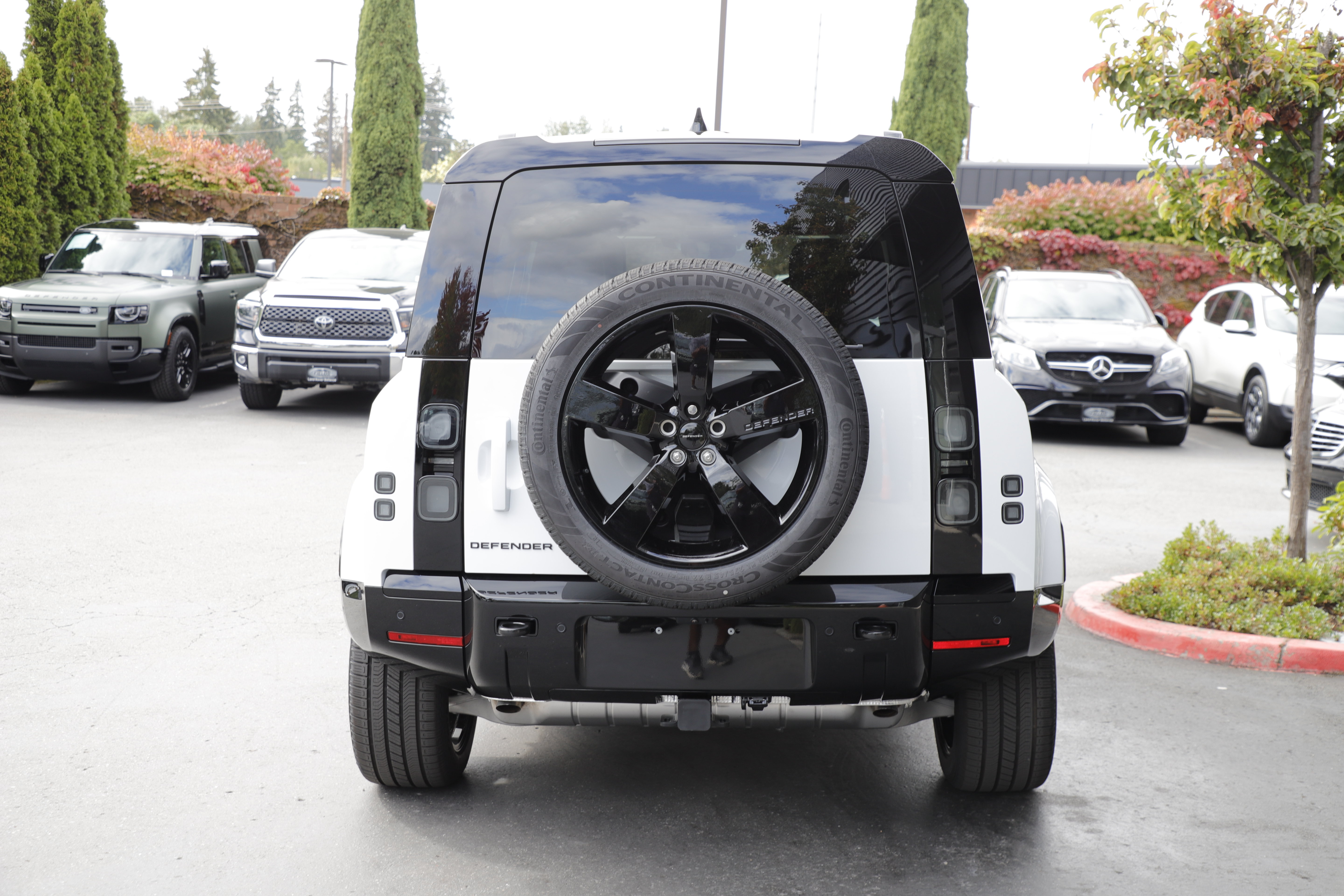 New 2026 Land Rover Defender 110 X-Dynamic SE AWD/4WD image 5