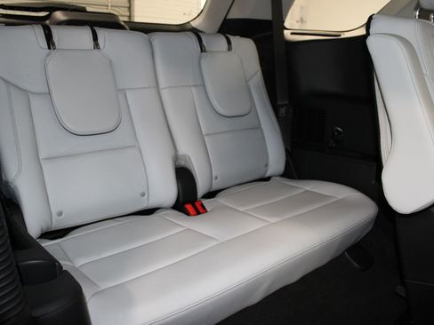 New 2026 Ford Explorer Platinum w/ LUX Leather Package AWD/4WD image 32