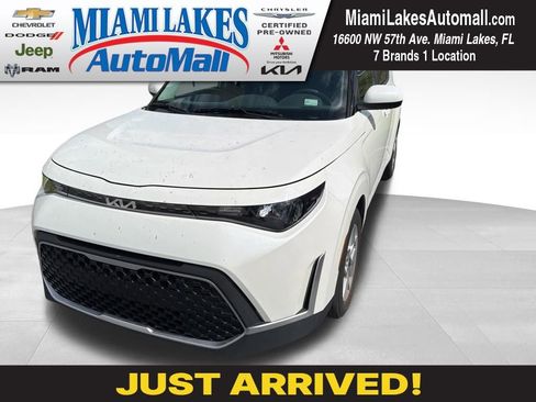 Used 2023 Kia Soul LX w/ LX Technology Package FWD image 1