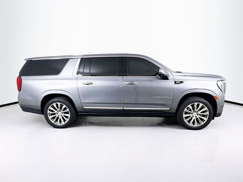 Used 2022 GMC Yukon XL Denali w/ Denali Ultimate Package AWD/4WD image 29
