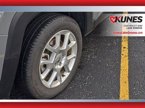 Used 2022 Jeep Renegade Latitude w/ Convenience Group image 12