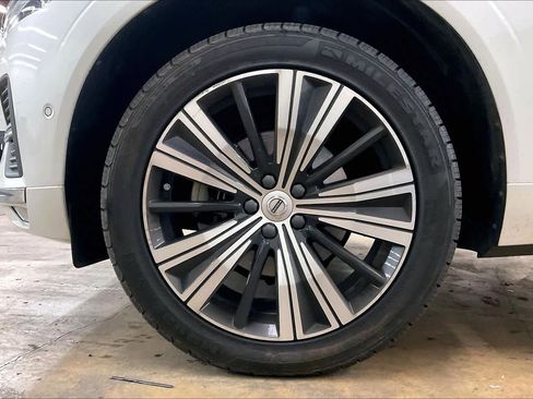 Used 2022 Volvo XC60 B5 Inscription w/ Advanced Package image 11