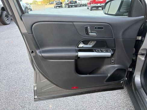 Used 2025 Mercedes-Benz GLA 250 4MATIC image 8