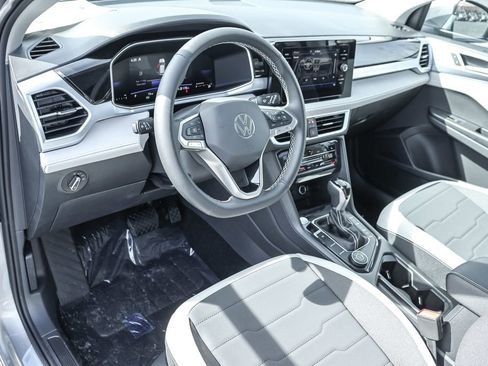 New 2025 Volkswagen Taos SE image 3