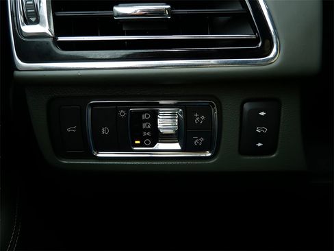 Used 2022 Lincoln Navigator Black Label image 18