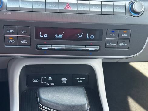Used 2025 Hyundai Kona SEL AWD/4WD image 35