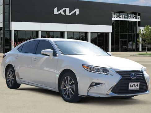 Used 2016 Lexus ES 300h w/ Premium Package w/Wood Trim FWD image 6