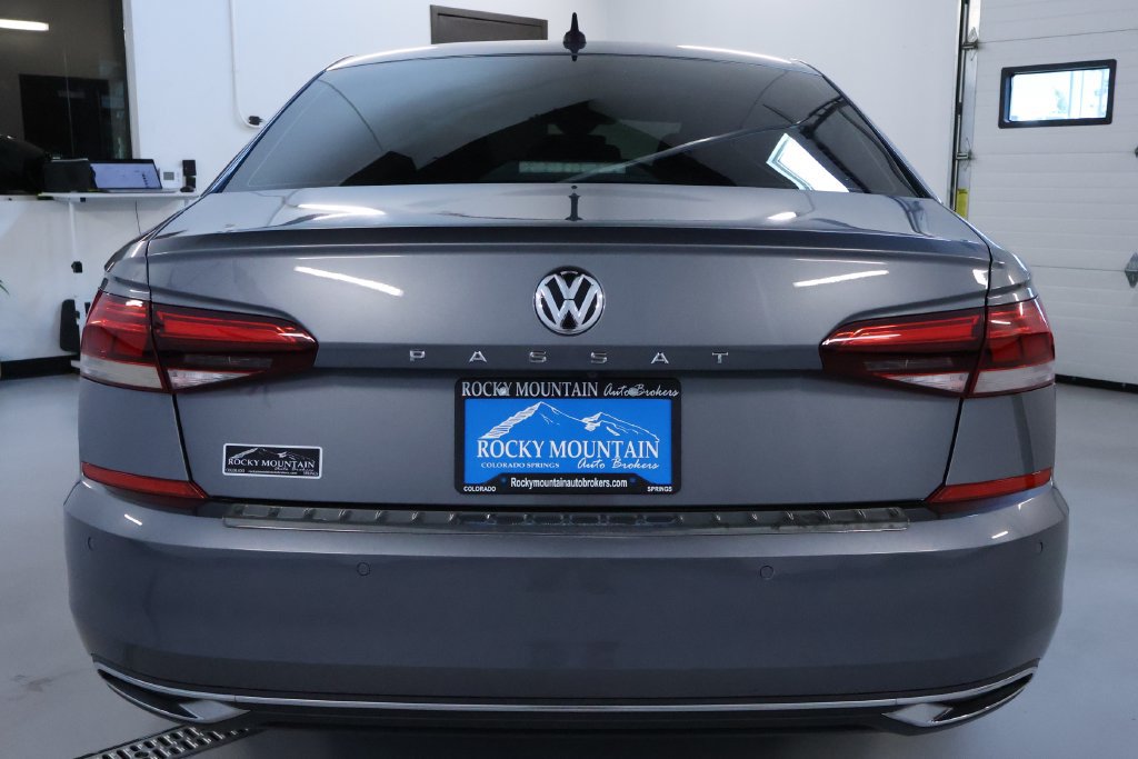 Used 2022 Volkswagen Passat 2.0T FWD image 6
