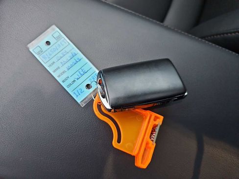 Used 2024 MAZDA MAZDA3 s image 34