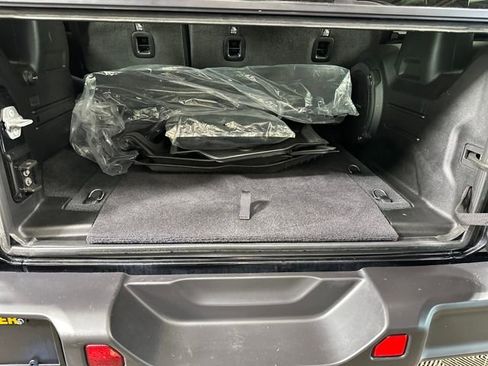 Used 2023 Jeep Wrangler Unlimited w/ Cold Weather Group image 26