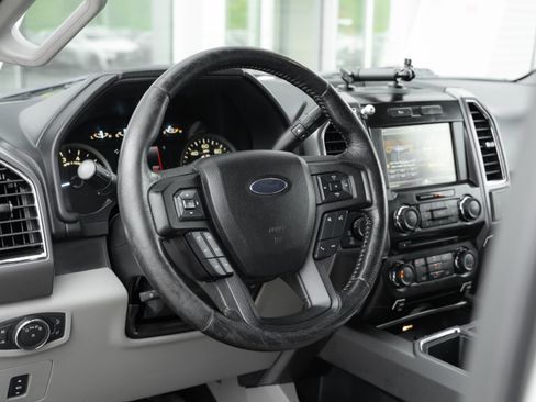 Used 2015 Ford F150 XLT w/ Equipment Group 302A Luxury AWD/4WD image 11